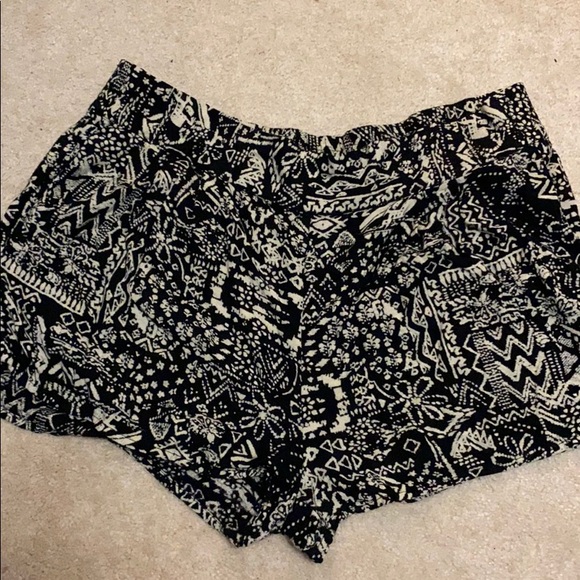 Super cute patterned shorts!! - Picture 1 of 1
